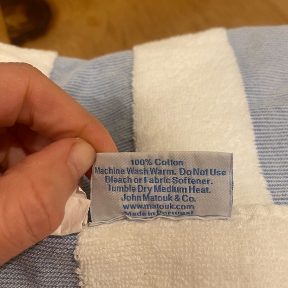 Matouk Amado Blue and White Beach Blanket - Picture 6 of 7